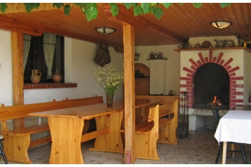 Bolgarija Chata Trjavna, Eksterier